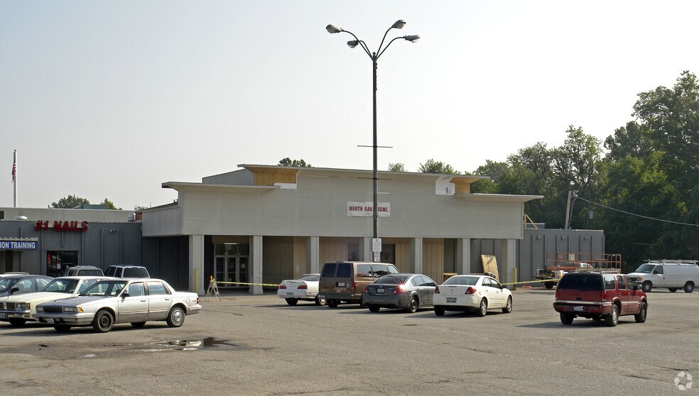 More Photos Of 23-91 N Oaks Plz, Saint Louis Unknown For Lease