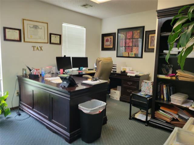 More Photos Of 300 S Main St, Eufaula Office For Sale