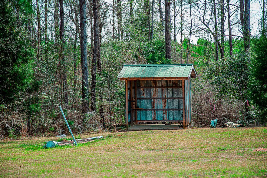 More Photos Of 2777 Hwy 83, Evergreen Service Station For Sale