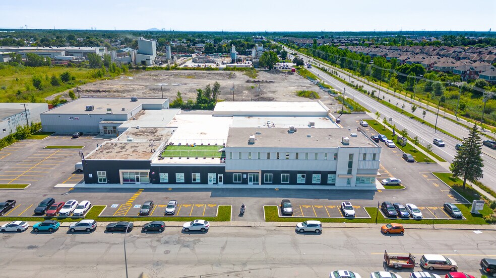 More Photos Of 6450 Grande Allée, Saint-hubert General Retail For Lease