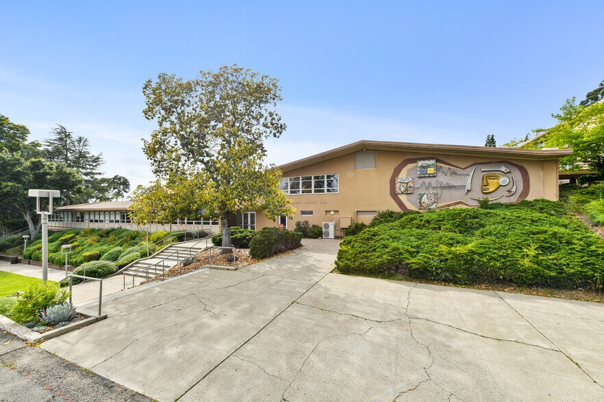 More Photos Of 3500 Mountain Blvd, Oakland Schools For Lease