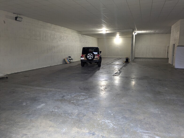 More Photos Of 177 Dunn Creek Bnd, Flat Rock Warehouse For Lease