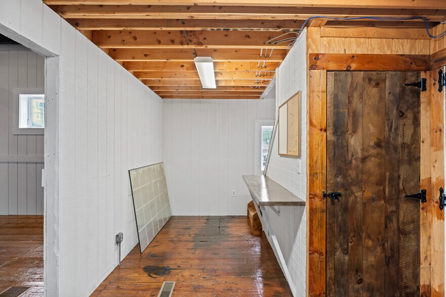 More Photos Of 20704 Ashburn Rd, Ashburn Unknown For Lease