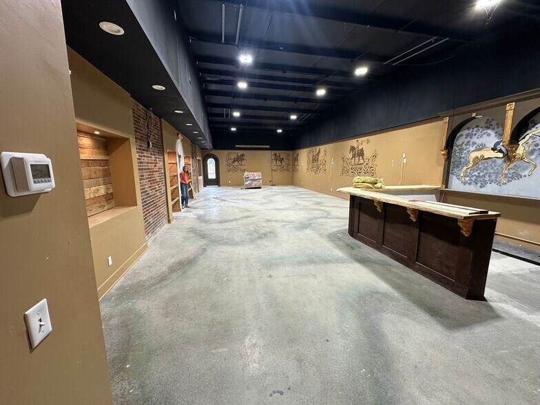 More Photos Of 1608 Madison St, Shelbyville General Retail For Sale