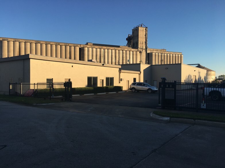 Primary Photo Of 2001 Saint Louis Ave, Fort Worth Warehouse For Sale