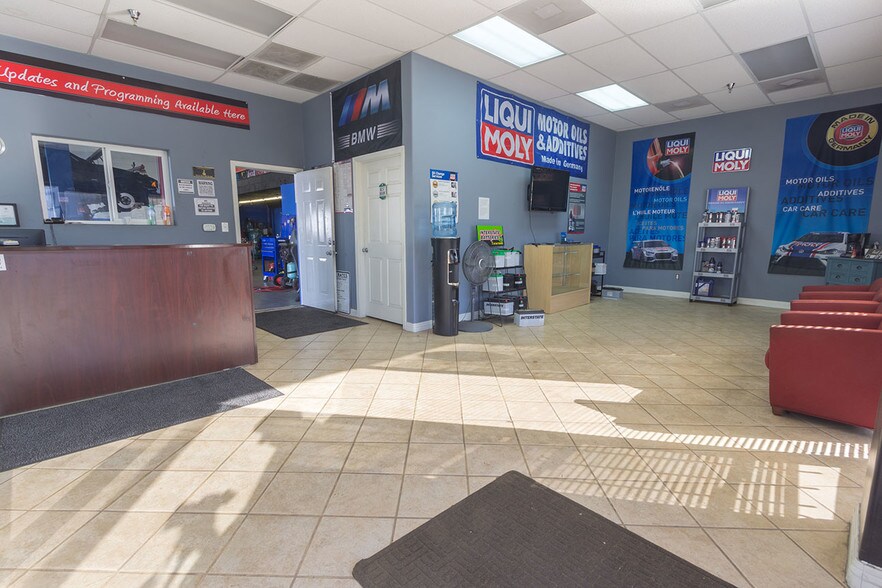 More Photos Of 26524 Ruether Ave, Santa Clarita Warehouse For Lease