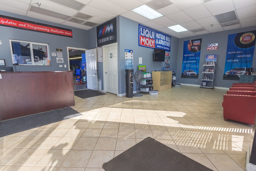 More Photos Of 26524 Ruether Ave, Santa Clarita Warehouse For Lease
