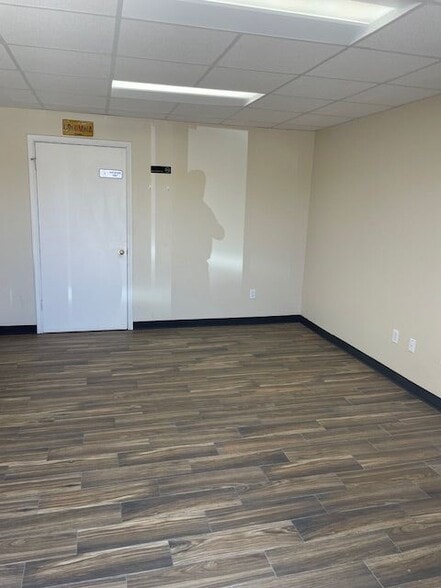 More Photos Of 1308 S Midkiff Rd, Midland Warehouse For Lease