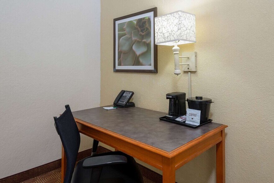 More Photos Of 351 W Hillsboro Blvd, Deerfield Beach Hotel For Sale