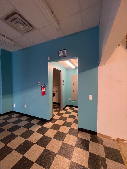 More Photos Of 800-820 Mckeesport Rd, Elizabeth Supermarket For Lease