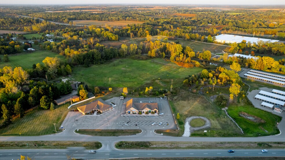 More Photos Of 806 Hogsback Rd, Mason Office For Lease
