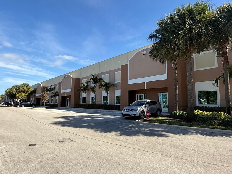 More Photos Of 1850 S Powerline Rd, Deerfield Beach Warehouse For Lease