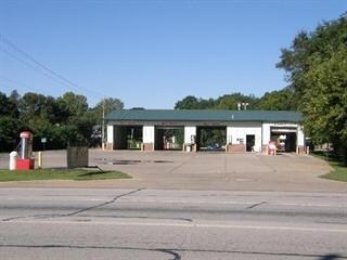 Primary Photo Of 1881 30th Ave, East Moline Carwash For Sale