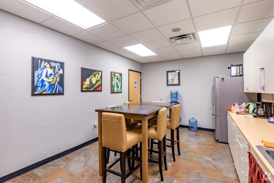 More Photos Of 3030 S Cooper St, Arlington Medical For Sale