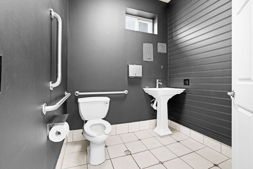 More Photos Of 1 W Englewood Ave, Englewood Freestanding For Lease