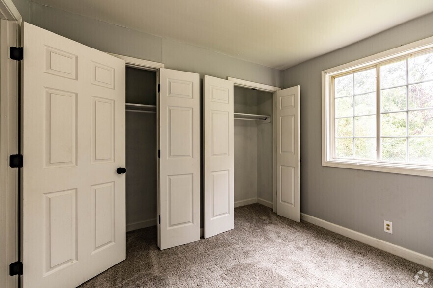 More Photos Of 1351 Avondale Dr, Clarksville Apartments For Sale