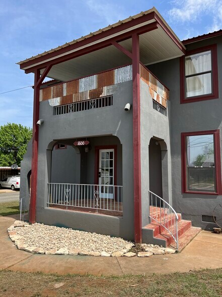 More Photos Of 1600 S Ford St, Llano Storefront Retail Office For Sale