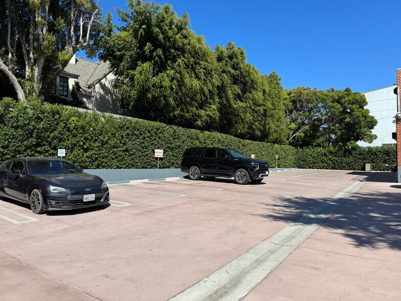 More Photos Of 7677 W Sunset Blvd, Los Angeles General Retail For Lease