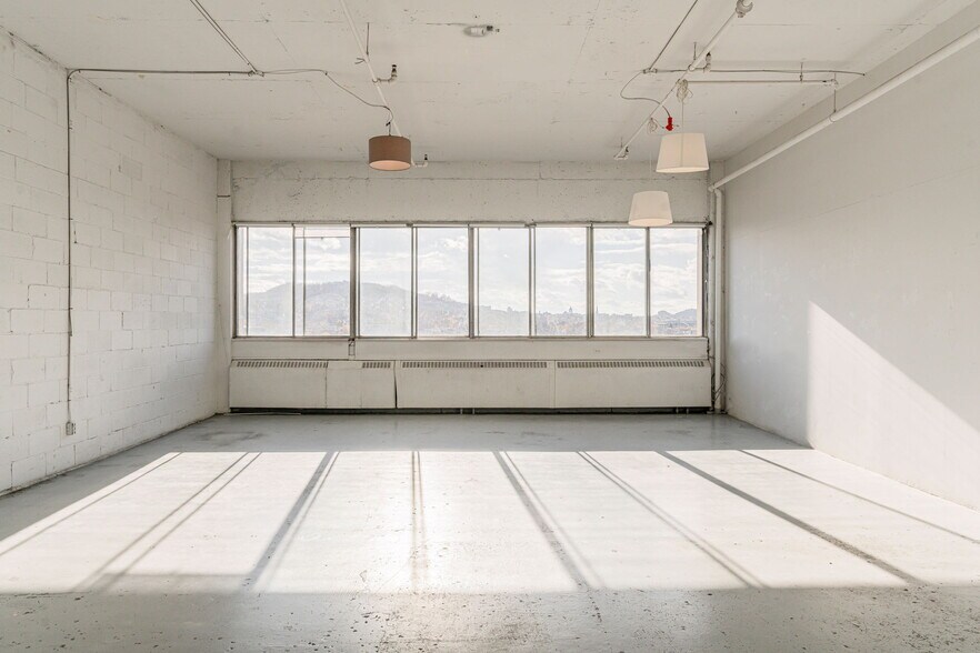 More Photos Of 5455 De Gaspé Av, Montréal Loft Creative Space For Lease