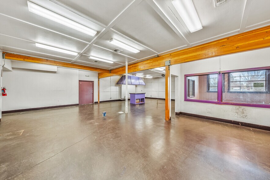 More Photos Of 211 Front St, Central Point General Retail For Sale