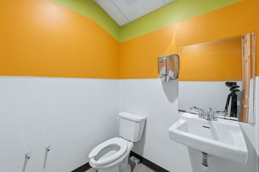 More Photos Of 5405 Bergenline Ave, West New York Storefront Retail Office For Lease