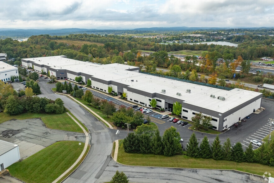 More Photos Of 45 Turner Dr, Middletown Warehouse For Lease