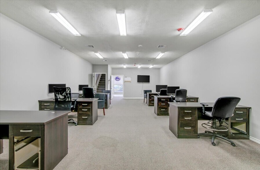 More Photos Of 3250 Central Mall Dr, Port Arthur Office For Sale