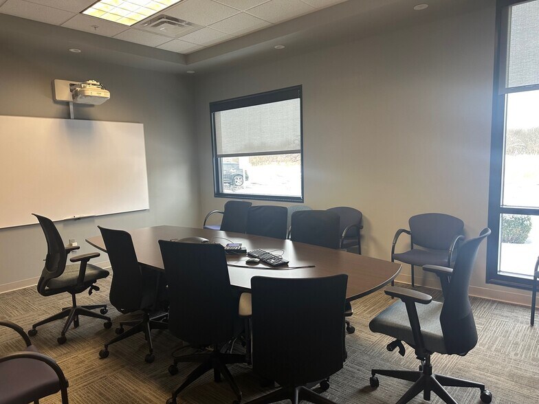 More Photos Of 555 Riverwalk Pky, Tonawanda Distribution For Lease