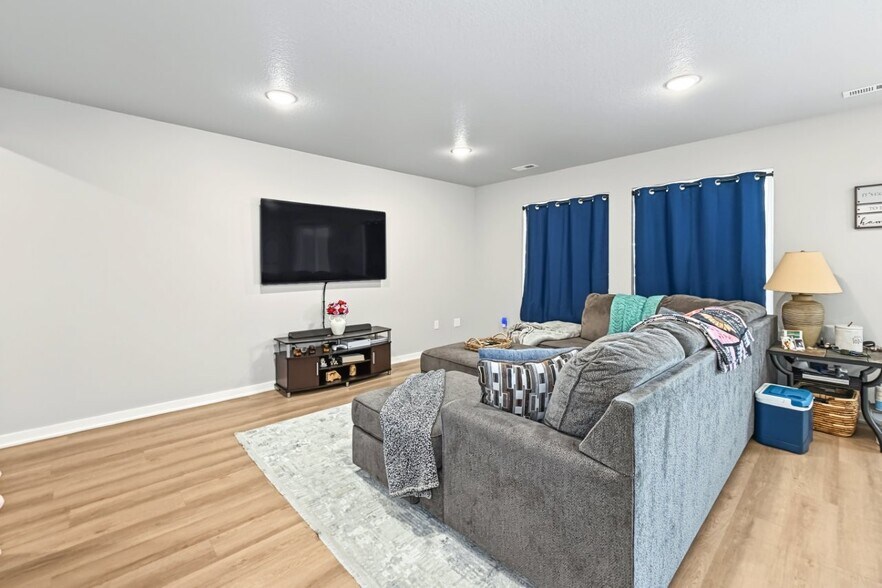 More Photos Of 2018 Otley Ave, Perry Apartments For Sale