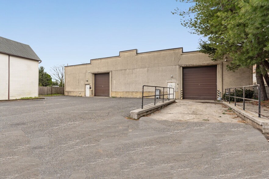 Primary Photo Of 17 Jackson St, Freehold Warehouse For Sale