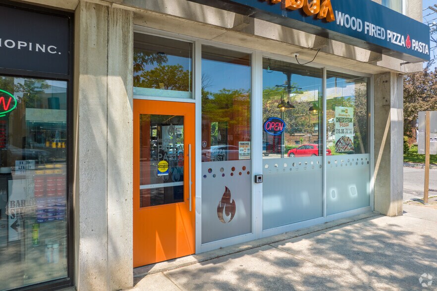 More Photos Of 230 Lakeshore Rd E, Mississauga Coworking Space