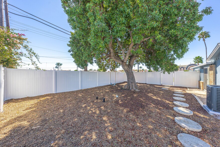 More Photos Of 4301 W Lilac Ave, Santa Ana Multifamily For Sale