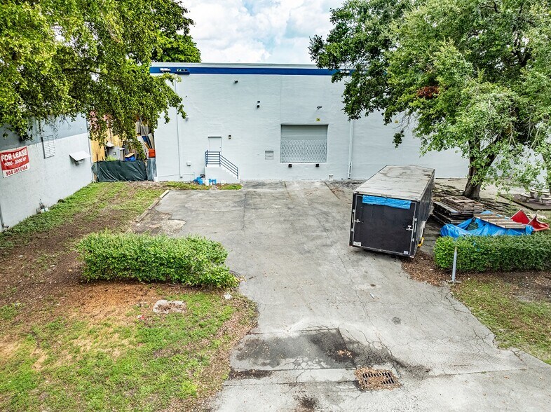 More Photos Of 4915 NW 159th St, Miami Lakes Warehouse For Lease