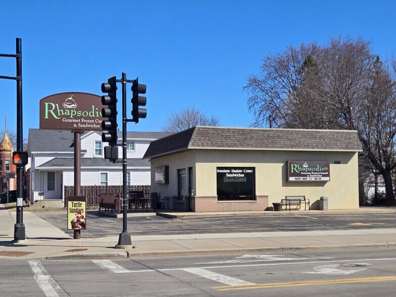 Primary Photo Of 1226 Oregon St, Oshkosh Restaurant For Sale