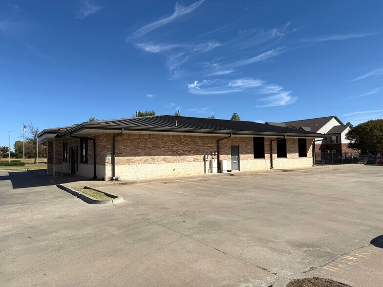 More Photos Of 520 Pointe Parkway Blvd, Yukon Medical For Sale