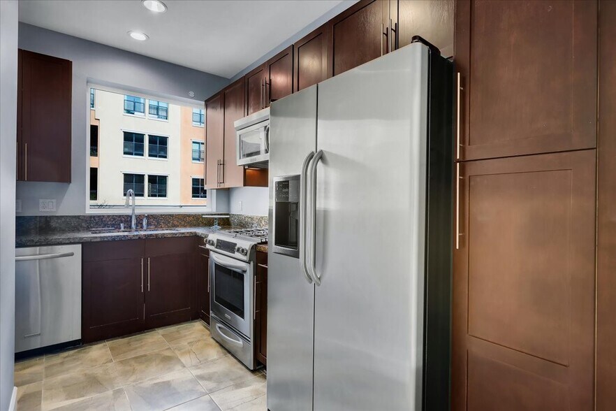 More Photos Of 300 E 4th St, Long Beach Apartments For Sale