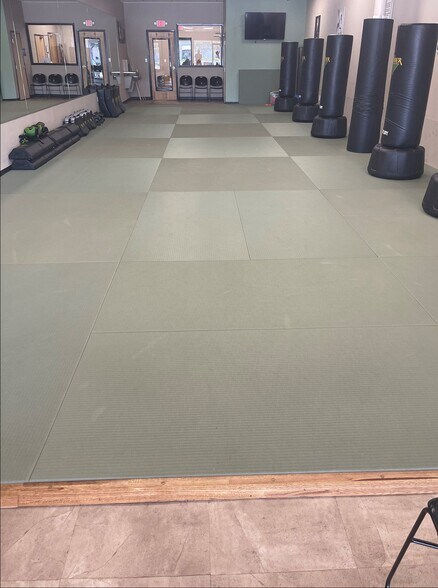 More Photos Of 2777 University Blvd W, Jacksonville Storefront For Lease