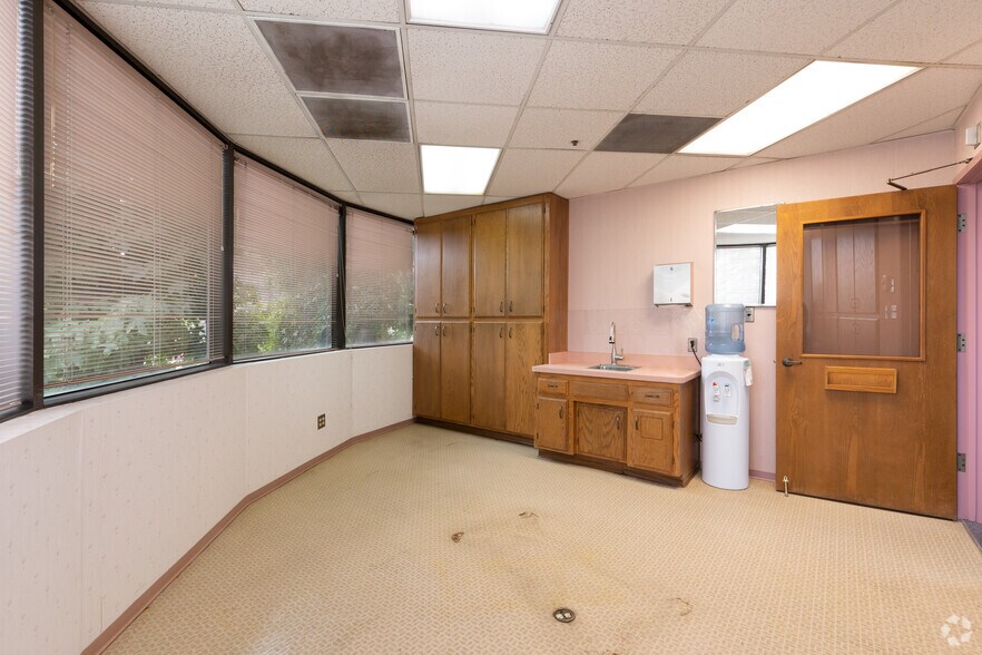 More Photos Of 4000 Physicians Blvd, Bakersfield Medical For Sale