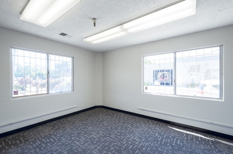 More Photos Of 901 Shasta St, Redwood City Warehouse For Lease