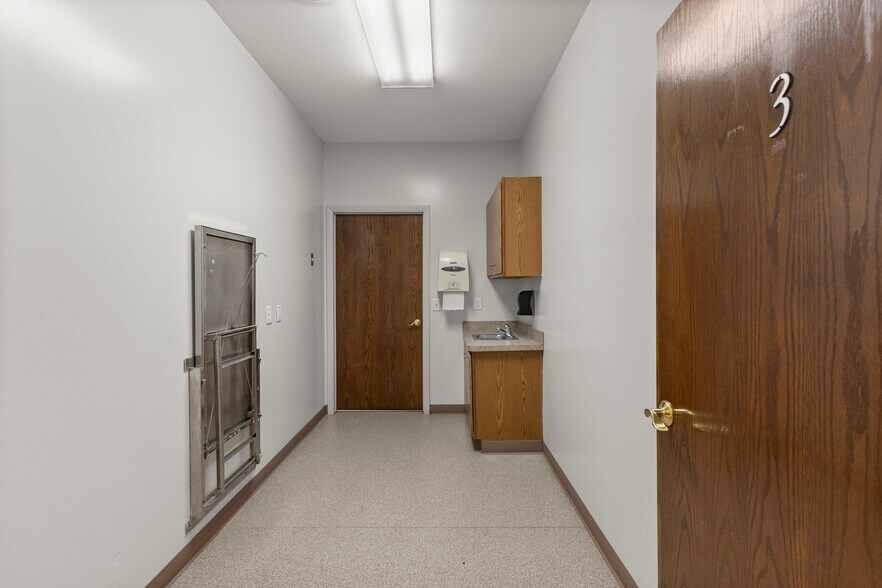 More Photos Of 435 Sumpter rd, Belleville Hospital For Sale