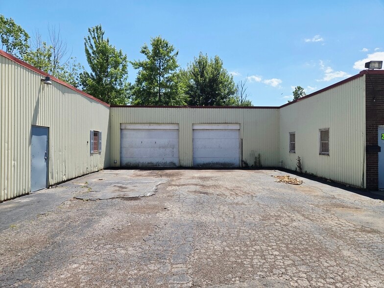 More Photos Of 2227-2229 W 21st St, Lorain Restaurant For Sale