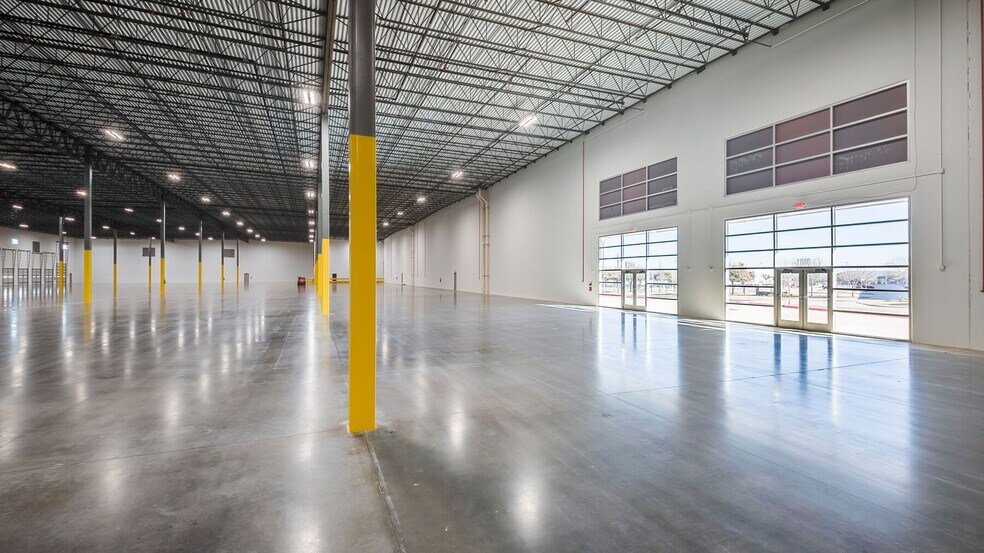 More Photos Of 3901 N Sylvania Ave, Fort Worth Warehouse For Lease
