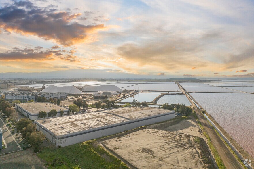 More Photos Of 7447 Morton Ave, Newark Manufacturing For Lease