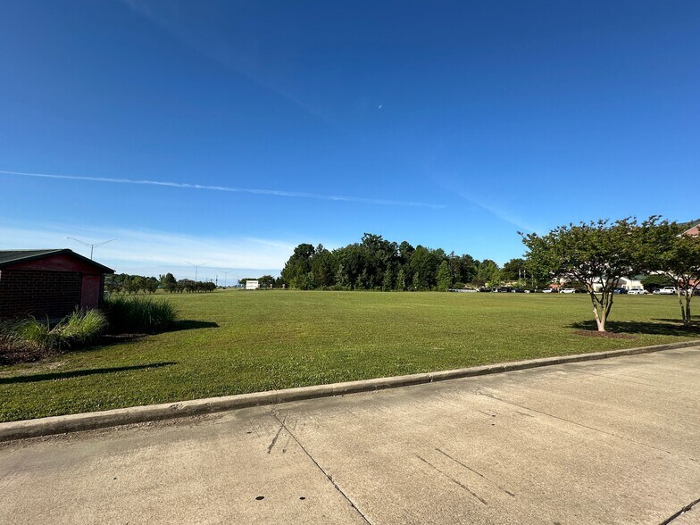 More Photos Of W Side Hwy 12 E, Starkville Freestanding For Lease