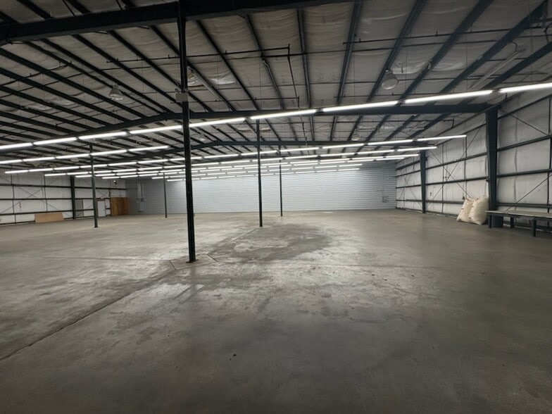 Primary Photo Of 1635-4 E Dixon Blvd, Shelby Flex For Lease