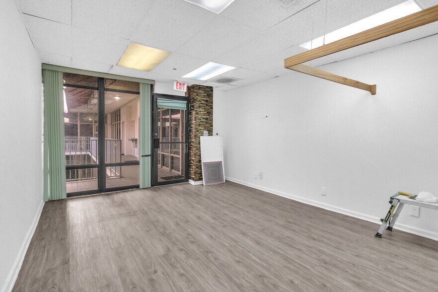 More Photos Of 8360 W Oakland Park Blvd, Sunrise Office For Sale