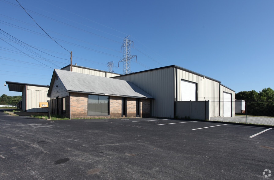 Primary Photo Of 1786 Forest Pky, Lake City Warehouse For Lease