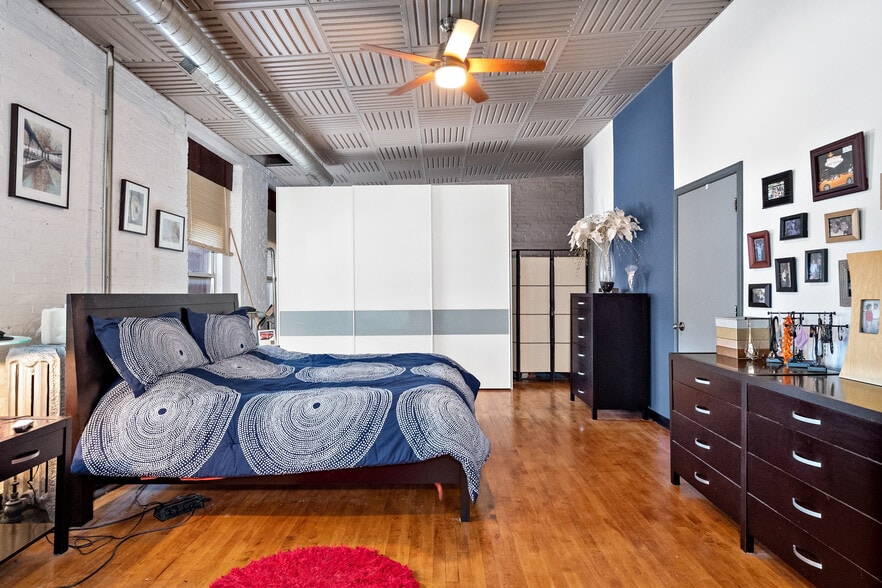 More Photos Of 2007-2009 Locust St, Saint Louis Storefront Retail Residential For Lease