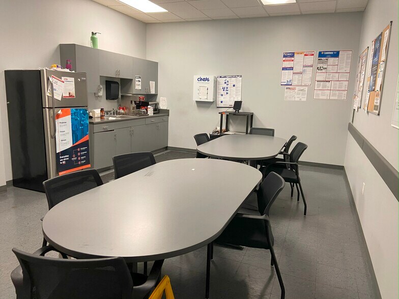 More Photos Of 17200 Manchac Park Ln, Baton Rouge Warehouse For Lease