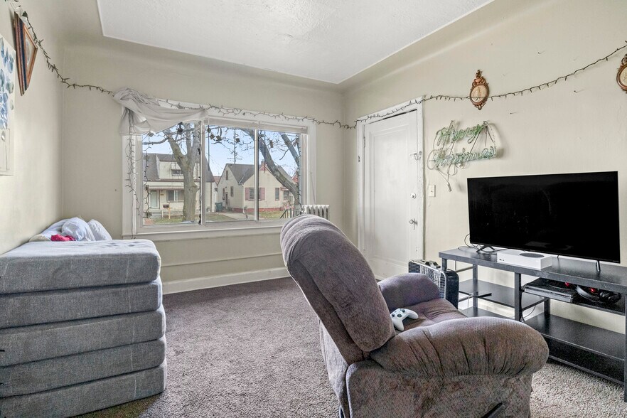 More Photos Of 1205 Garfield Ave, Lincoln Park Apartments For Sale